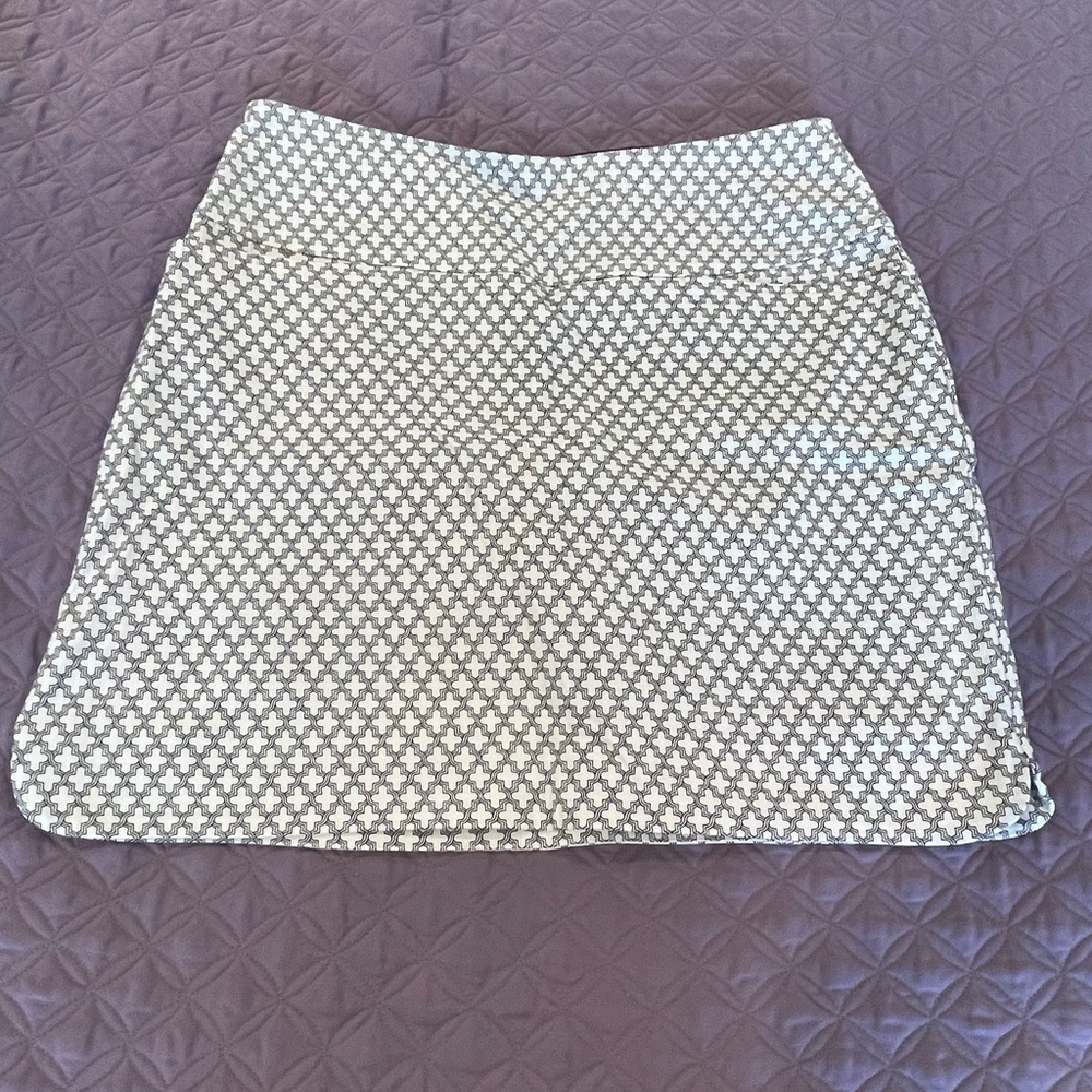 Black & White Patterned Skort Size L Golf